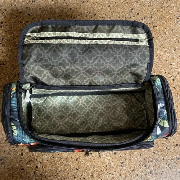 Lug Trolley Cosmetic Case - Picture 7 of 12